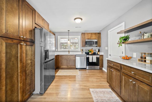 16 Donelson Dr, Clarksville, TN 37042