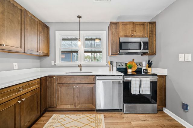 16 Donelson Dr, Clarksville, TN 37042