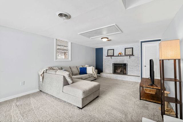 16 Donelson Dr, Clarksville, TN 37042