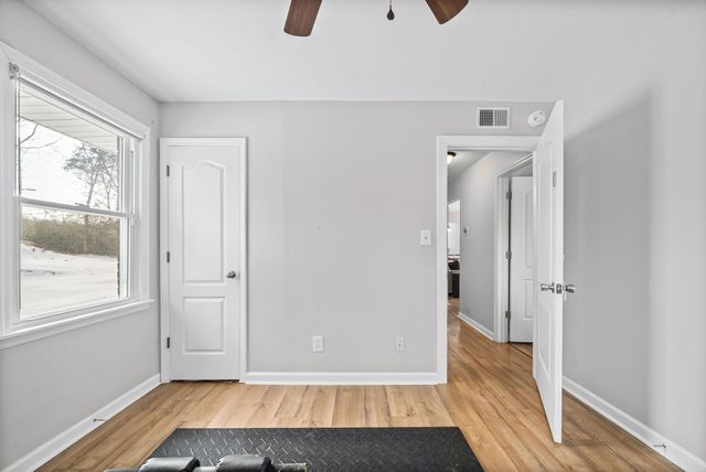 16 Donelson Dr, Clarksville, TN 37042