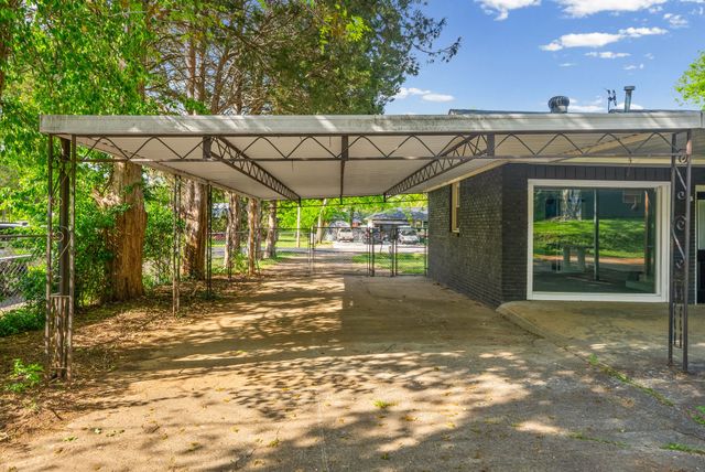 16 Donelson Dr, Clarksville, TN 37042