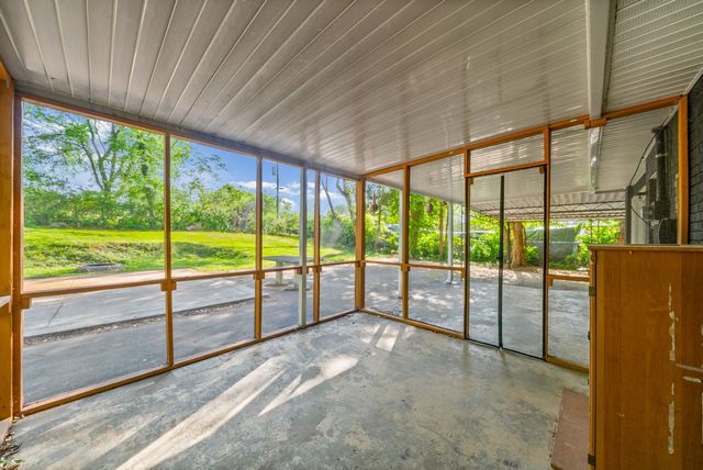 16 Donelson Dr, Clarksville, TN 37042