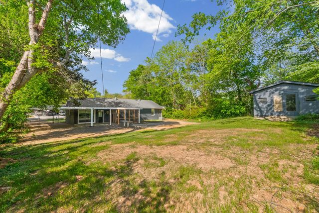 16 Donelson Dr, Clarksville, TN 37042