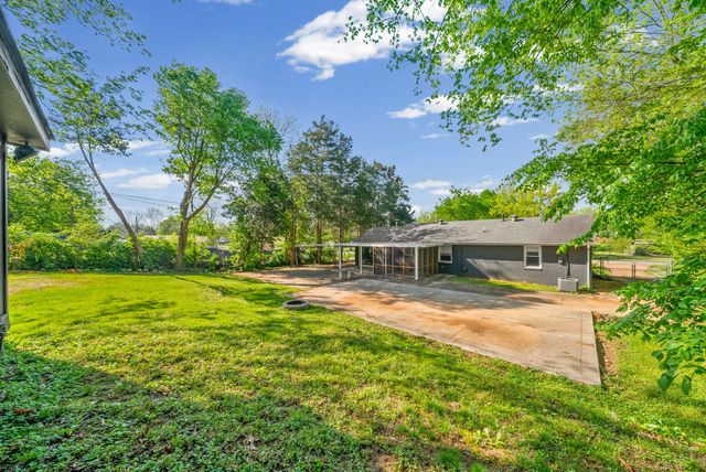 16 Donelson Dr, Clarksville, TN 37042