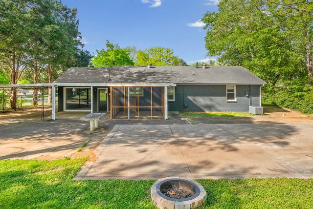 16 Donelson Dr, Clarksville, TN 37042