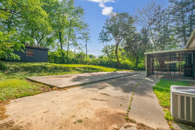 16 Donelson Dr, Clarksville, TN 37042