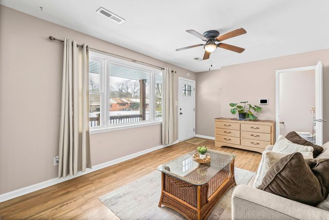 16 Donelson Dr, Clarksville, TN 37042