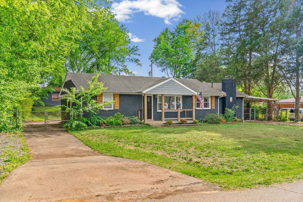 16 Donelson Dr, Clarksville, TN 37042