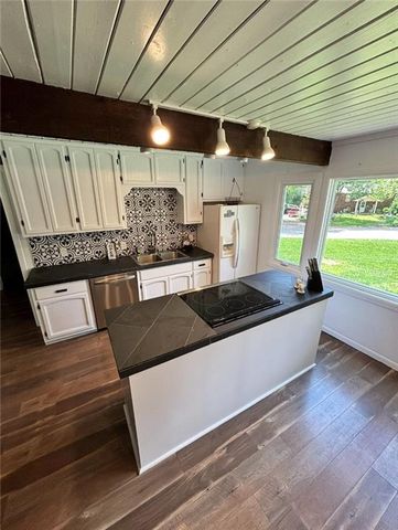 1702 Countryside Drive, Pittsburg, KS 66762