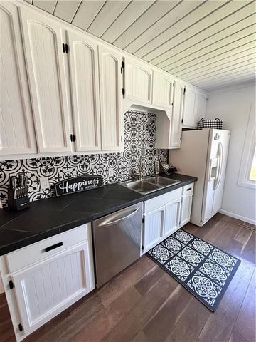 1702 Countryside Drive, Pittsburg, KS 66762