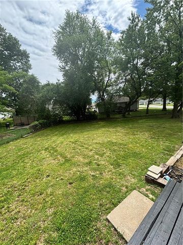 1702 Countryside Drive, Pittsburg, KS 66762
