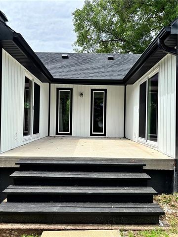 1702 Countryside Drive, Pittsburg, KS 66762