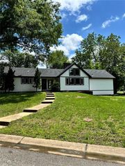 1702 Countryside Drive, Pittsburg, KS 66762