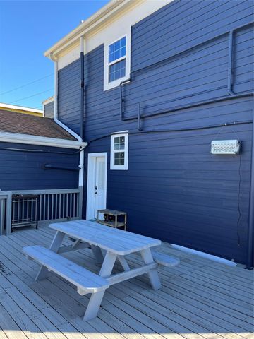 2828 Church Street, Galveston, TX 77550