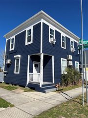 2828 Church Street, Galveston, TX 77550