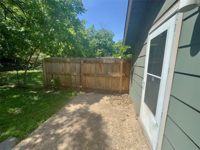 309 S Guadalupe ST C, Lockhart, TX 78644