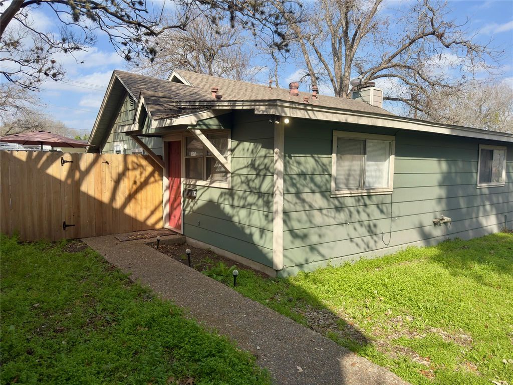 309 S Guadalupe ST C, Lockhart, TX 78644