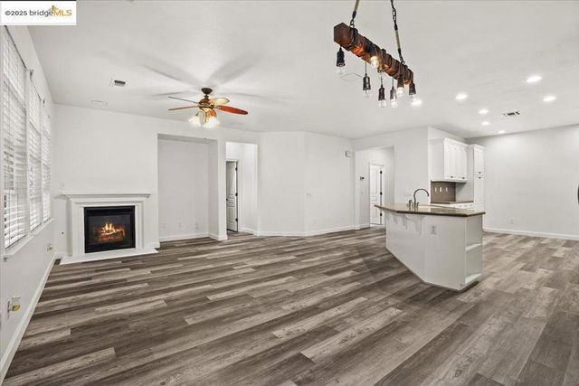 2324 Mendocino Dr, Oakdale, CA 95361