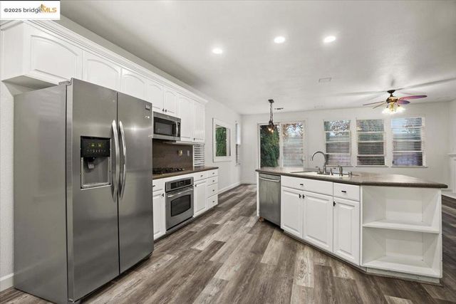 2324 Mendocino Dr, Oakdale, CA 95361