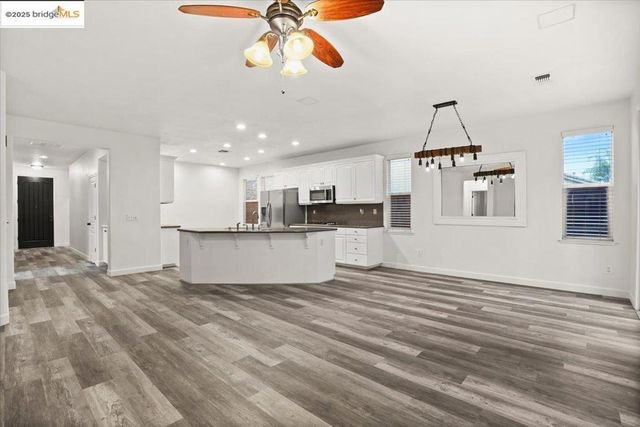 2324 Mendocino Dr, Oakdale, CA 95361