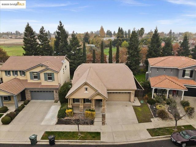 2324 Mendocino Dr, Oakdale, CA 95361