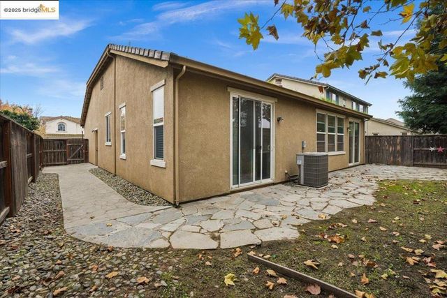 2324 Mendocino Dr, Oakdale, CA 95361