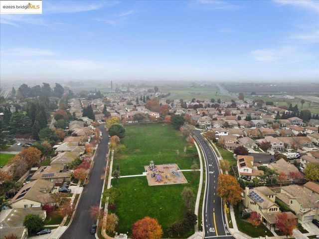 2324 Mendocino Dr, Oakdale, CA 95361