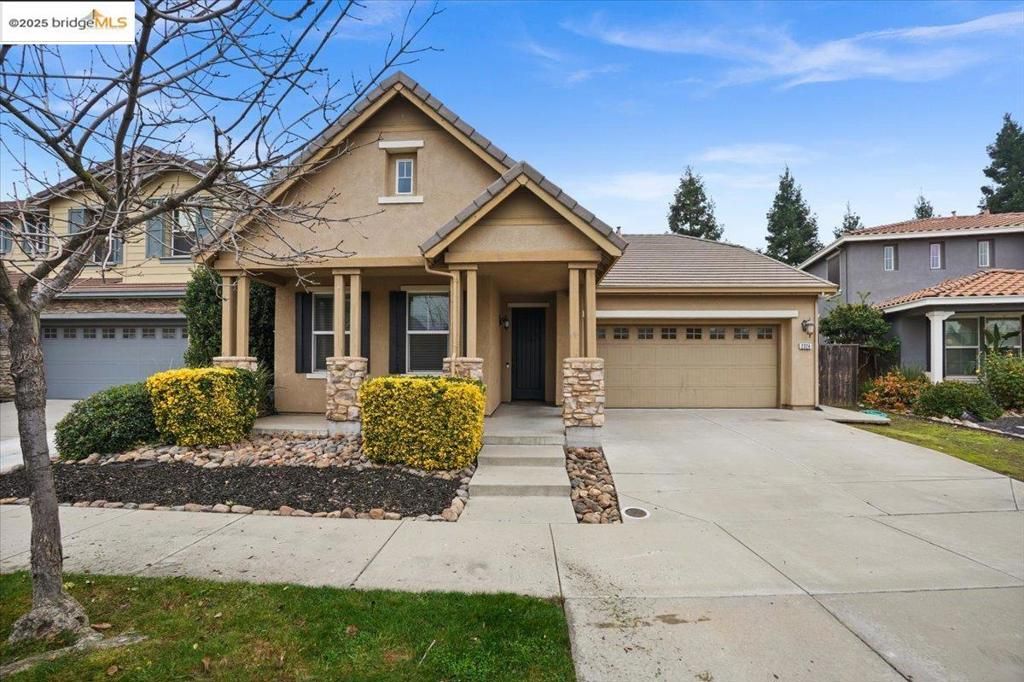 2324 Mendocino Dr, Oakdale, CA 95361