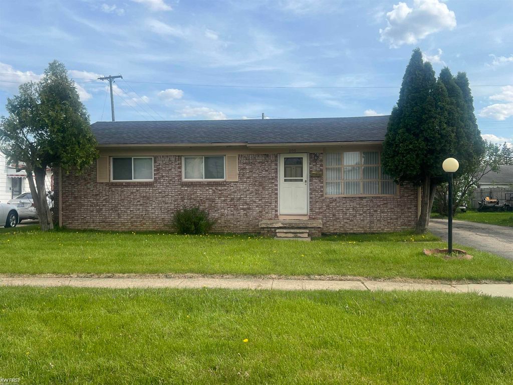 1709 W Home Avenue, Flint, MI 48504