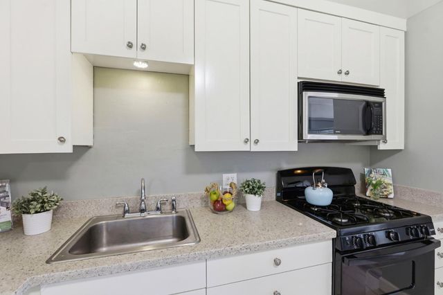 5180 28th St, Sacramento, CA 95820