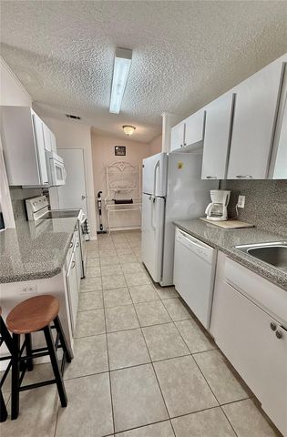 615 S GREEN CIRCLE, Venice, FL 34285
