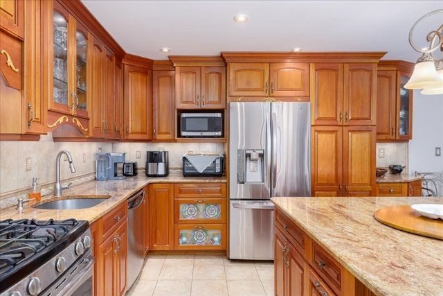 6 Whittier Place 4N, Boston, MA 02114