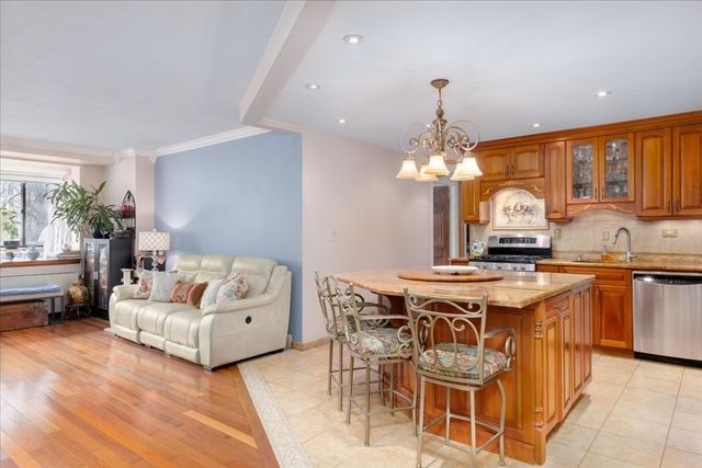 6 Whittier Place 4N, Boston, MA 02114