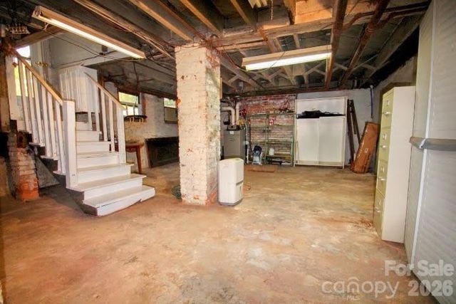 8 Colonial Place, Asheville, NC 28804