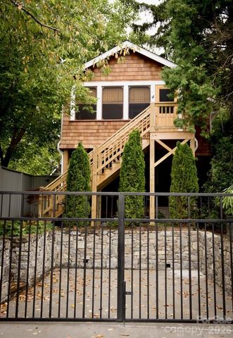 8 Colonial Place, Asheville, NC 28804