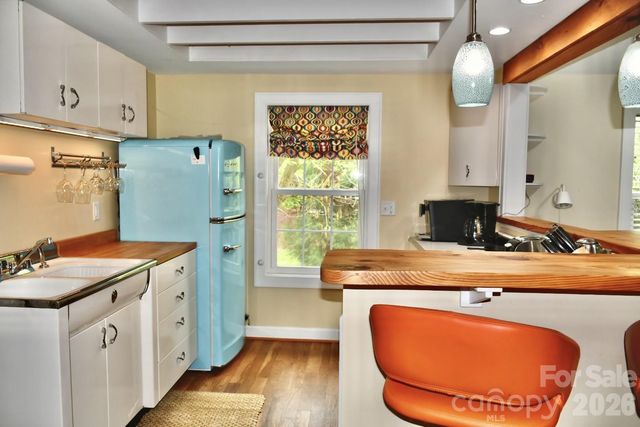 8 Colonial Place, Asheville, NC 28804