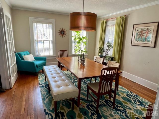 8 Colonial Place, Asheville, NC 28804