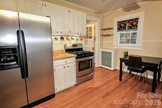 8 Colonial Place, Asheville, NC 28804