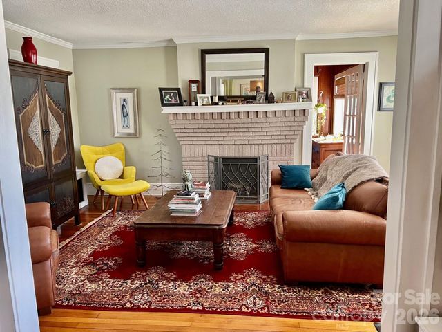 8 Colonial Place, Asheville, NC 28804