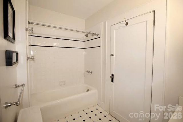 8 Colonial Place, Asheville, NC 28804