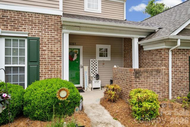 5757 Fox Ridge Lane, Winston Salem, NC 27104