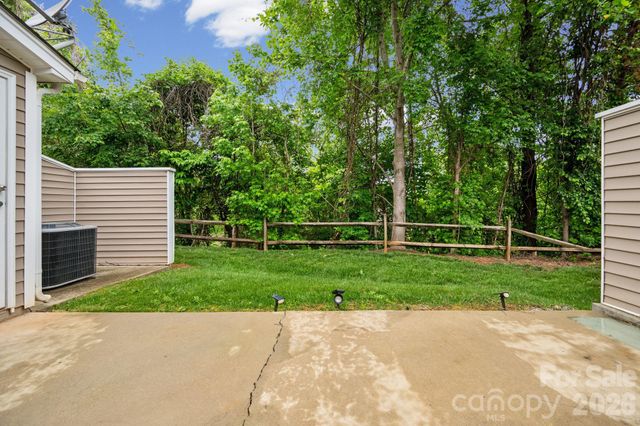 5757 Fox Ridge Lane, Winston Salem, NC 27104
