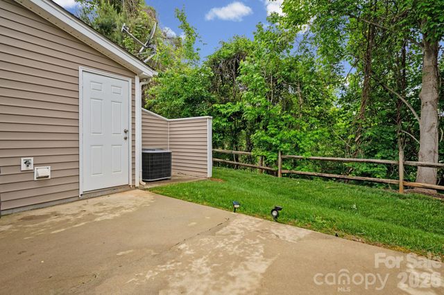 5757 Fox Ridge Lane, Winston Salem, NC 27104