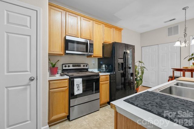 5757 Fox Ridge Lane, Winston Salem, NC 27104