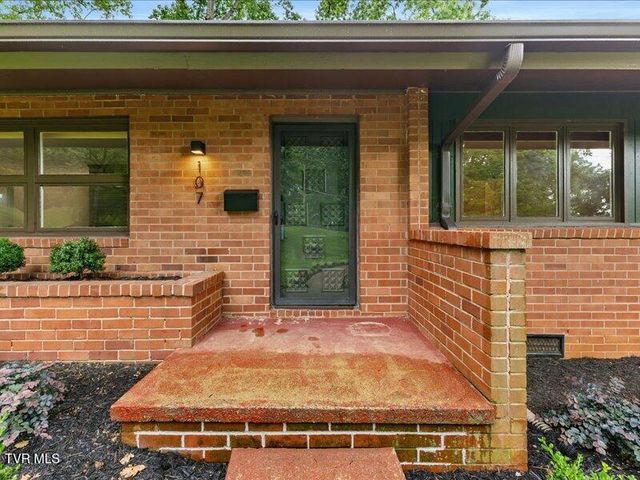 107 Oak Lane, Johnson City, TN 37604