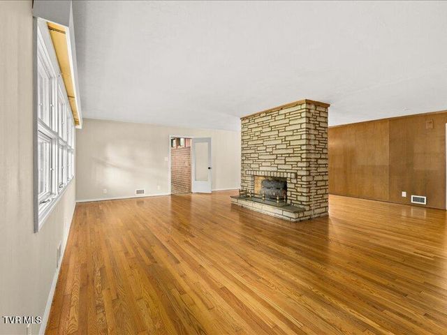 107 Oak Lane, Johnson City, TN 37604