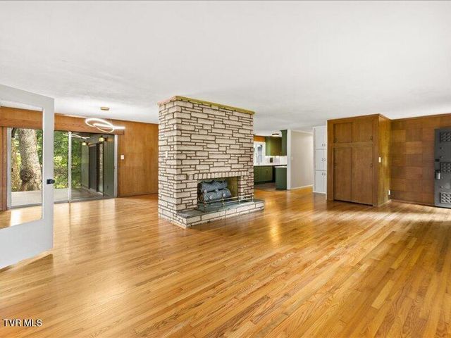 107 Oak Lane, Johnson City, TN 37604