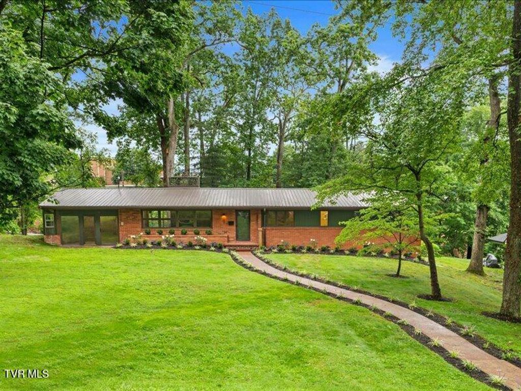 107 Oak Lane, Johnson City, TN 37604