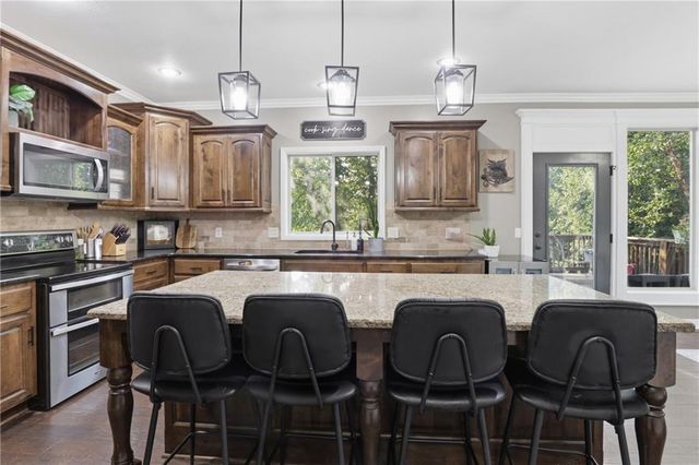 1502 Cross Creek Drive, Raymore, MO 64083