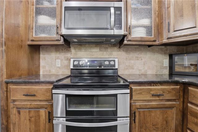 1502 Cross Creek Drive, Raymore, MO 64083